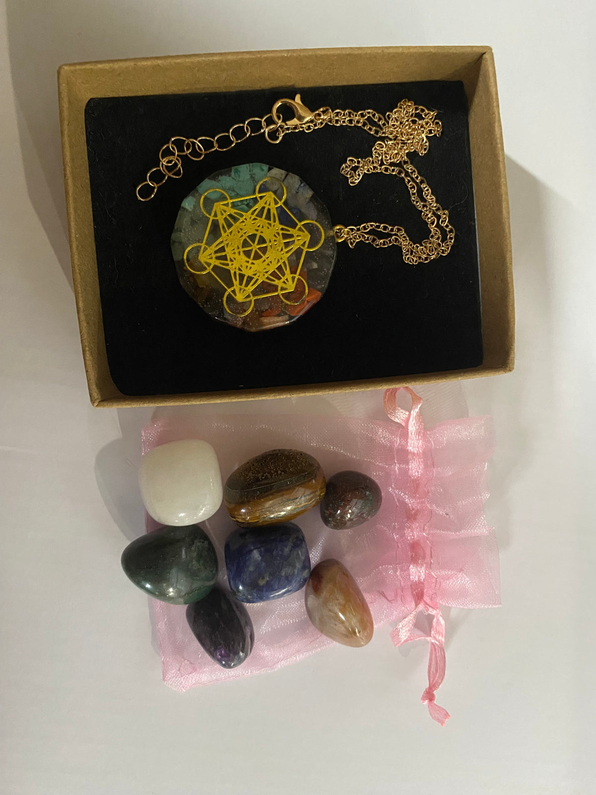 7 Chakra Crystal & Orgonite Pendant Gift Set – Natural Stone Chakra Balancing Kit