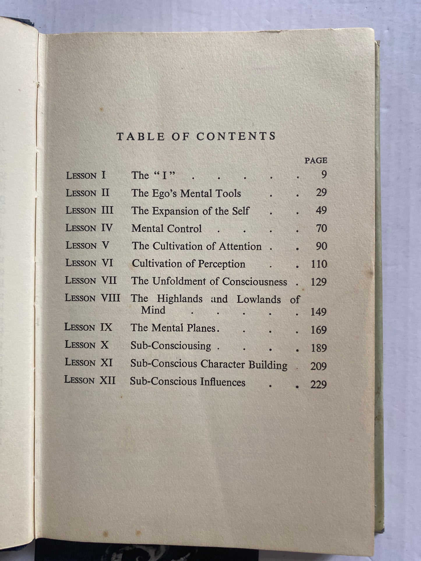 A Series of Lessons in Raja Yoga -  Yogi Ramacharaka (William Walker Atkinson) 1969 Rare collectable