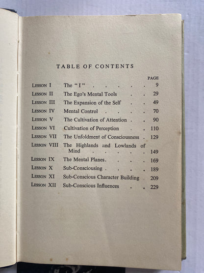 A Series of Lessons in Raja Yoga -  Yogi Ramacharaka (William Walker Atkinson) 1969 Rare collectable