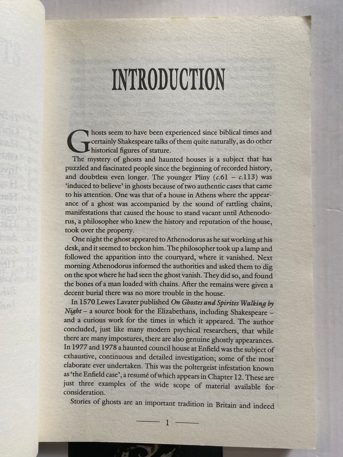 Peter Underwood's Guide to Ghosts and Haunted Places by Peter Underwood