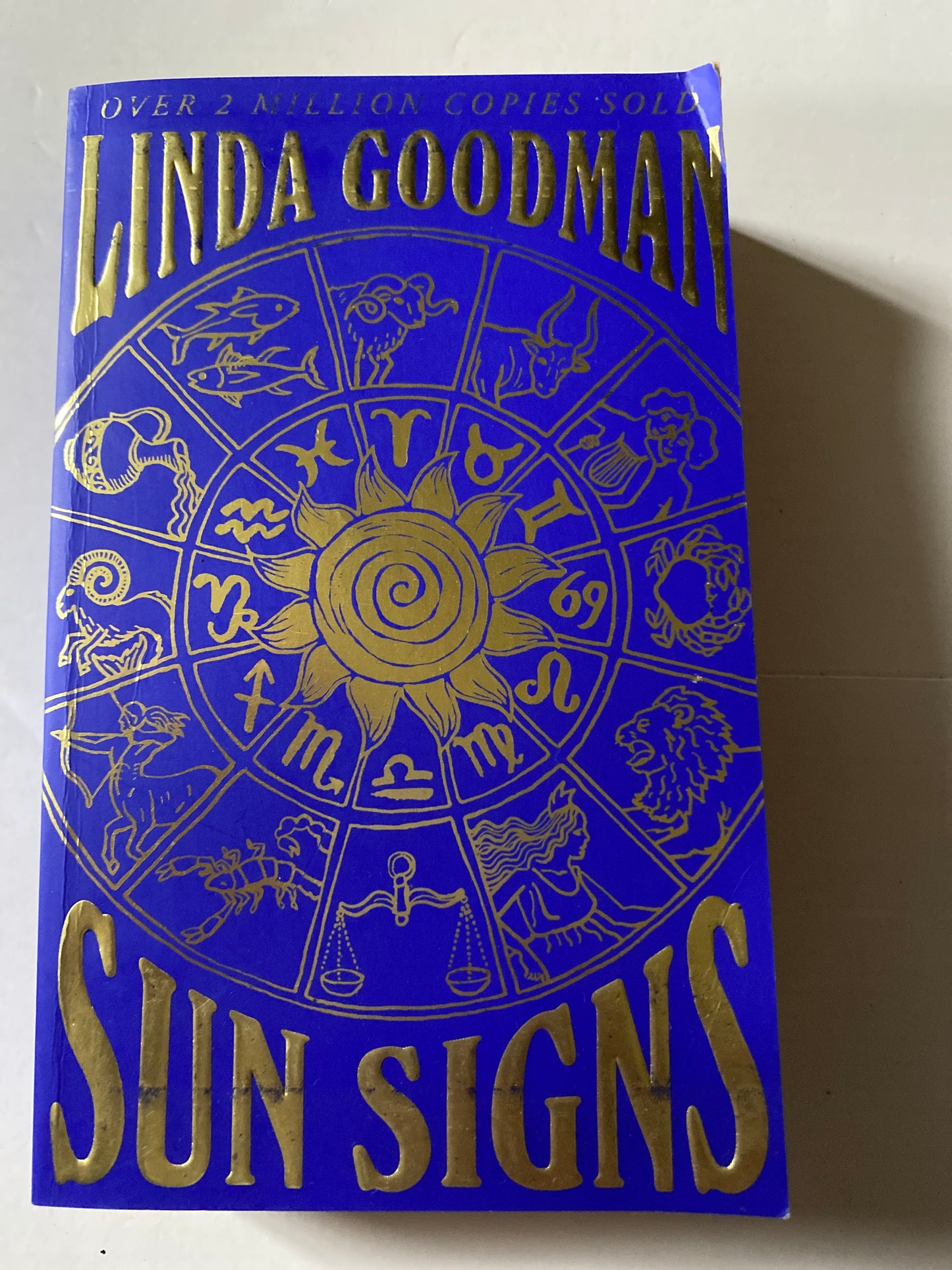 Linda Goodman's Sun Signs by Linda Goodman