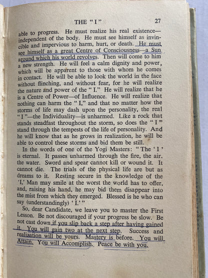 A Series of Lessons in Raja Yoga -  Yogi Ramacharaka (William Walker Atkinson) 1969 Rare collectable