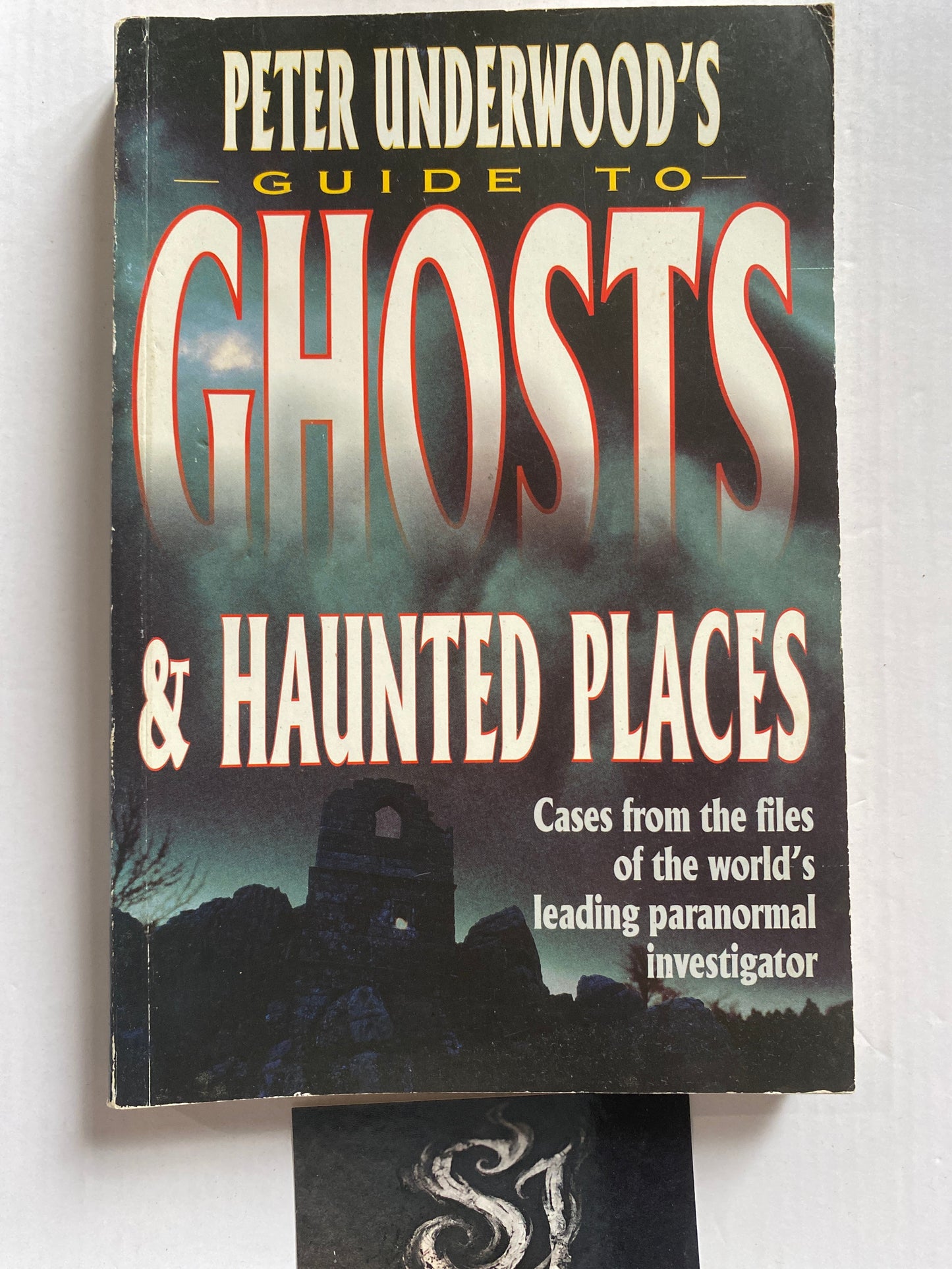 Peter Underwood's Guide to Ghosts and Haunted Places by Peter Underwood