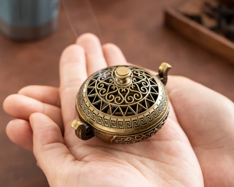 Elegant Brass Incense Holder – Intricate Metal Carvings, Traditional Chinese Design
