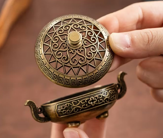 Elegant Brass Incense Holder – Intricate Metal Carvings, Traditional Chinese Design